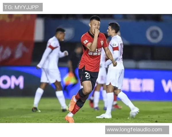 上海申花与梅州客家展开激烈对决 双方全力争胜力争积分