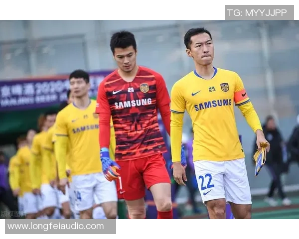 火箭队挑战马刺队激战正酣 球迷热议两队未来走向与核心球员表现