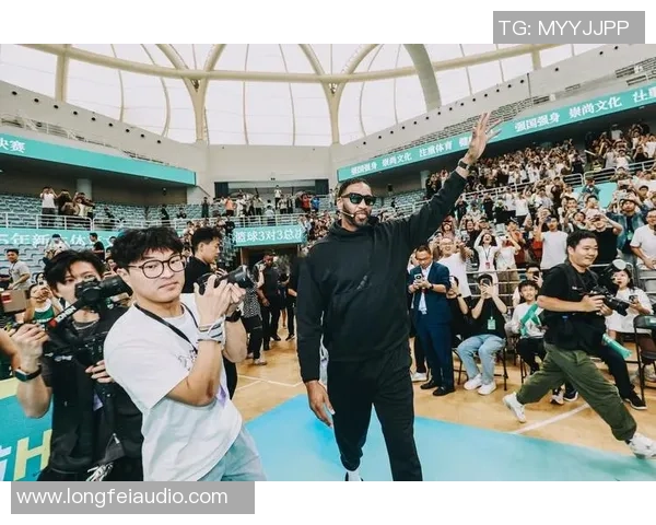 篮球巨星领袖风采与传奇人生的完美交织探寻 篮球巨星领袖风采与传奇人生的完美交织探寻