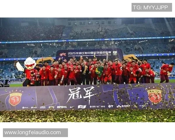 上海海港迎战武汉三镇争夺联赛关键积分展现足球激情与团队精神
